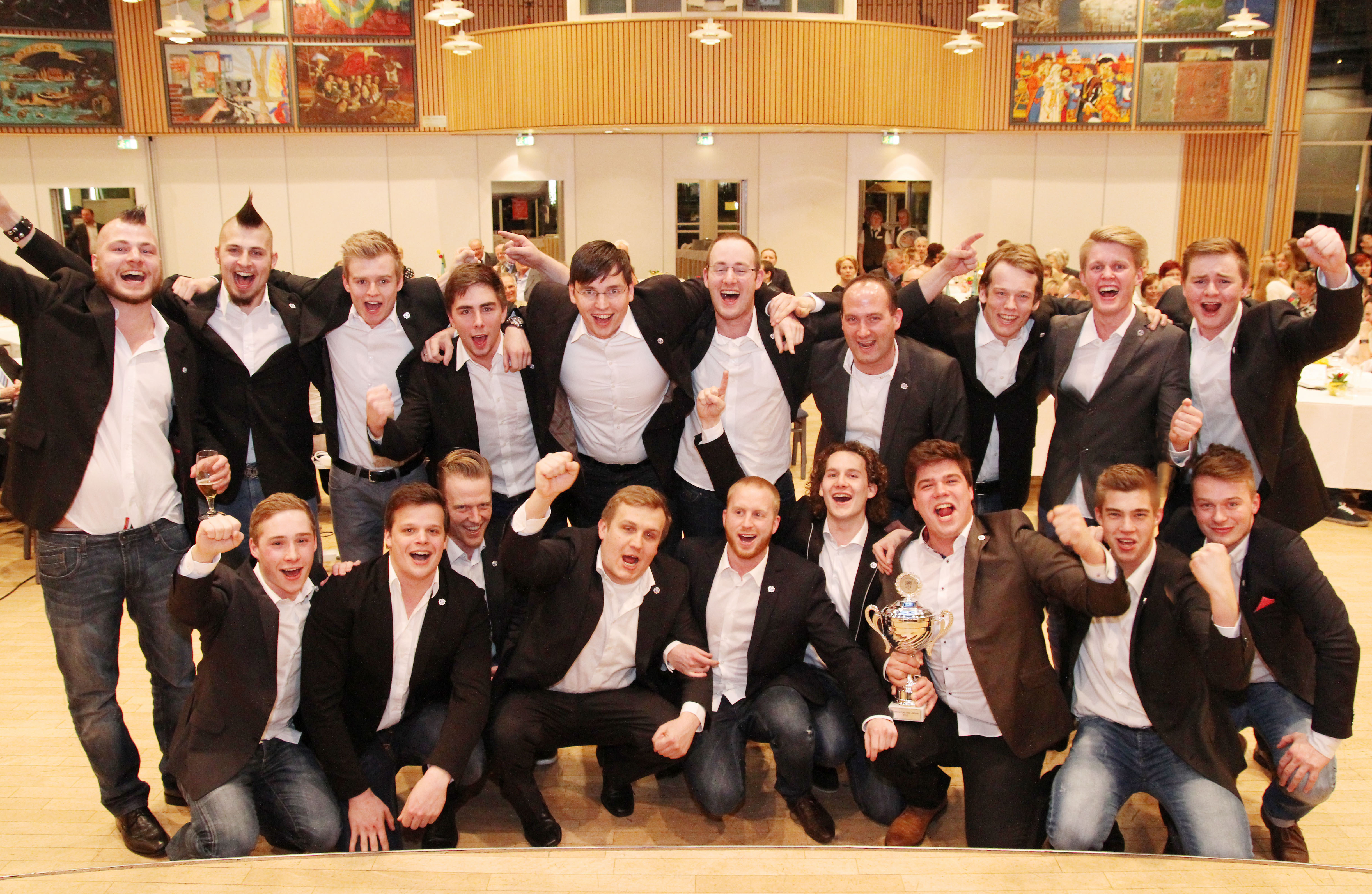 Das Team des SV Lünen feiert einen neuen Titel: "Mannschaft des Jahres 2013".