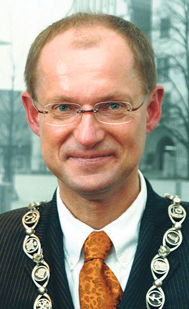 Gibt bekannt, dass das Erfrischungsgeld für Wahlhelfer angehoben wird: Bürgermeister Ulrich Roland