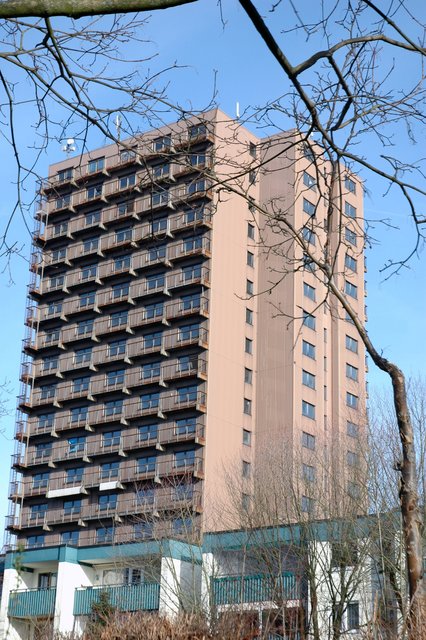 Nach Ostern soll der Abriss spannend werden. Dann rollen ferngesteuerte Roboterbagger an. Foto: Hülsmann