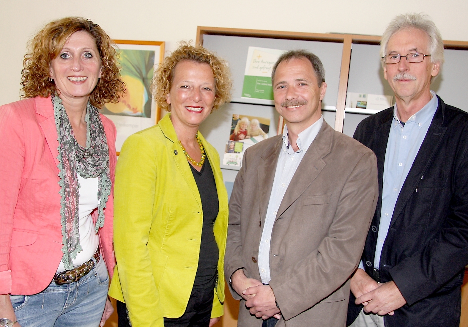 Barbara Syrée (Beratungsfachkraft), Dr. Annette Frenke-Kulbach, Martin Solty und Frank Wecker (v. li.) freuen sich über die Schließung einer Gesetzeslücke. Foto: A. Thiele
