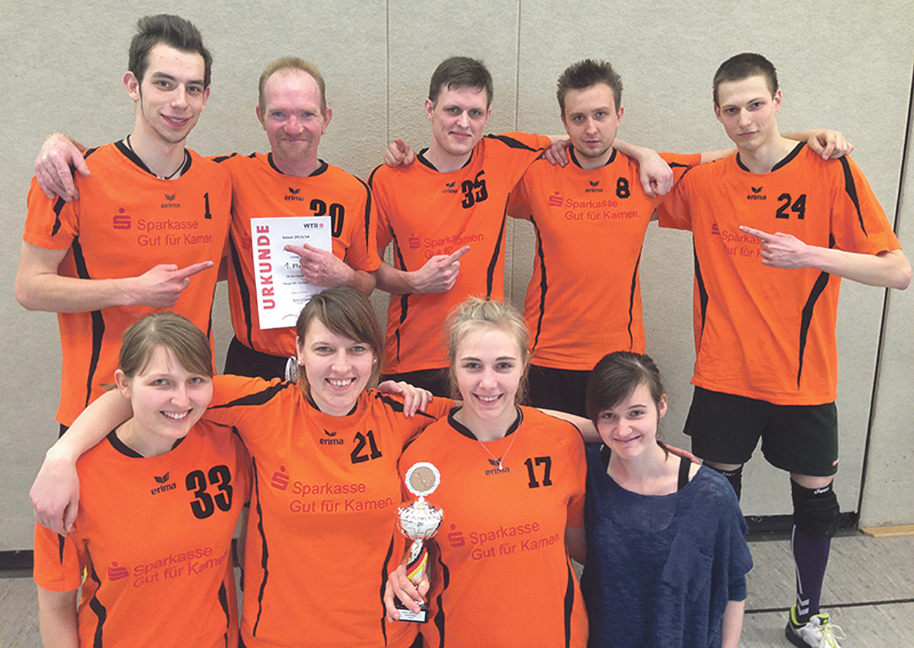 Glückliche Aufsteiger (hinten v.l.): Daniel Marquardt, Thorsten Manusch, Nils Quellenberg, Oliver Wojcik und Pascal Büscher sowie (vorne v.l.) Nadine Heßler, Nicole Janetzki, Sina Kiszka und Katrin Hampel.