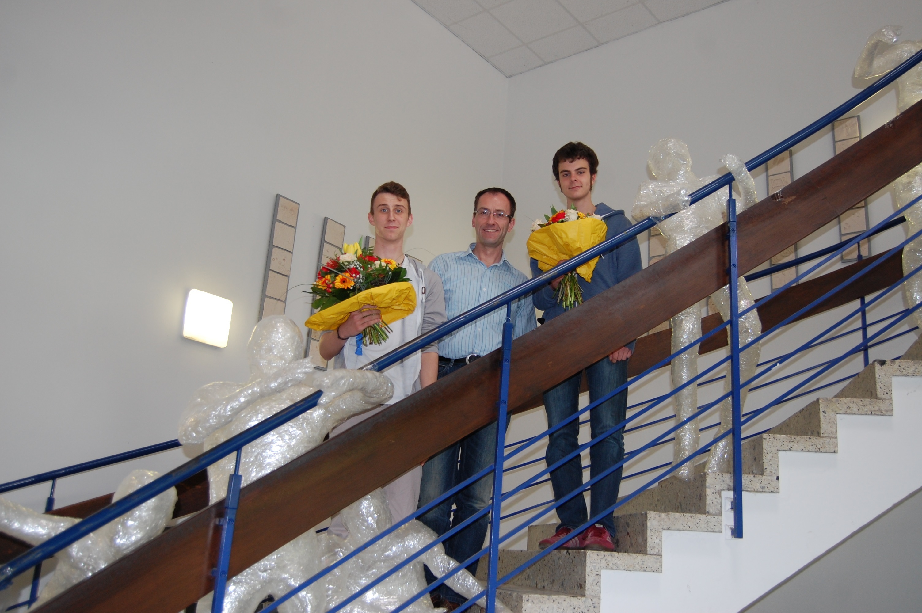 Von links nach rechts: Tim Pokorny, Orchesterleiter Bodo Saborowski und Jonas Lache.