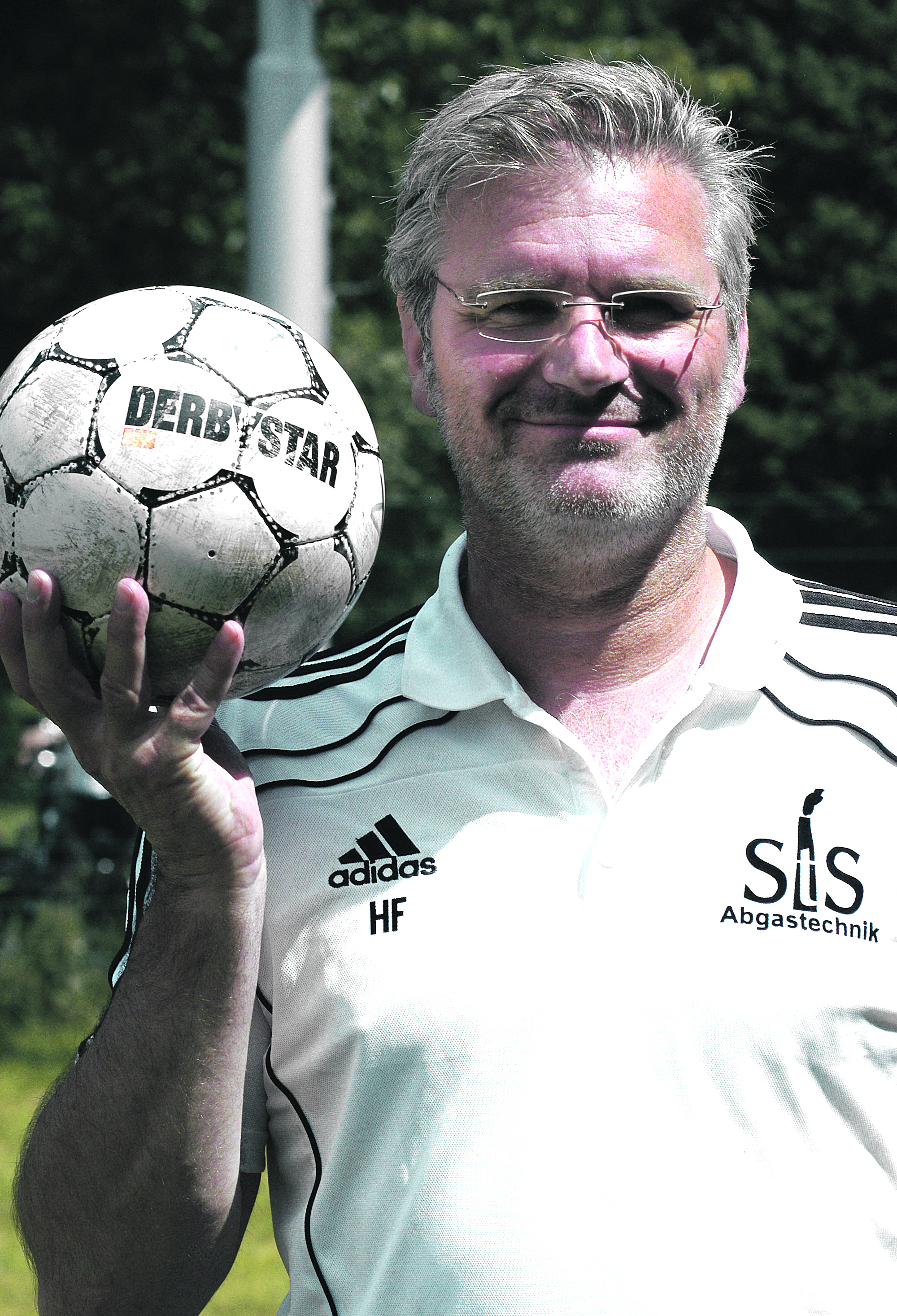 Trainer Holger Flossbach kommentiert jede Woche exklusiv den großen Fußball im Stadtspiegel und auf Lokalkompass.