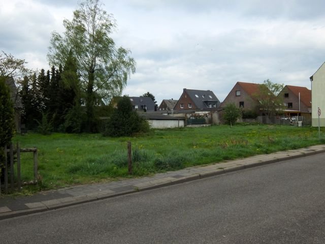 Gneisenaustraße (von der Tiergartenstraße aus gesehen links)