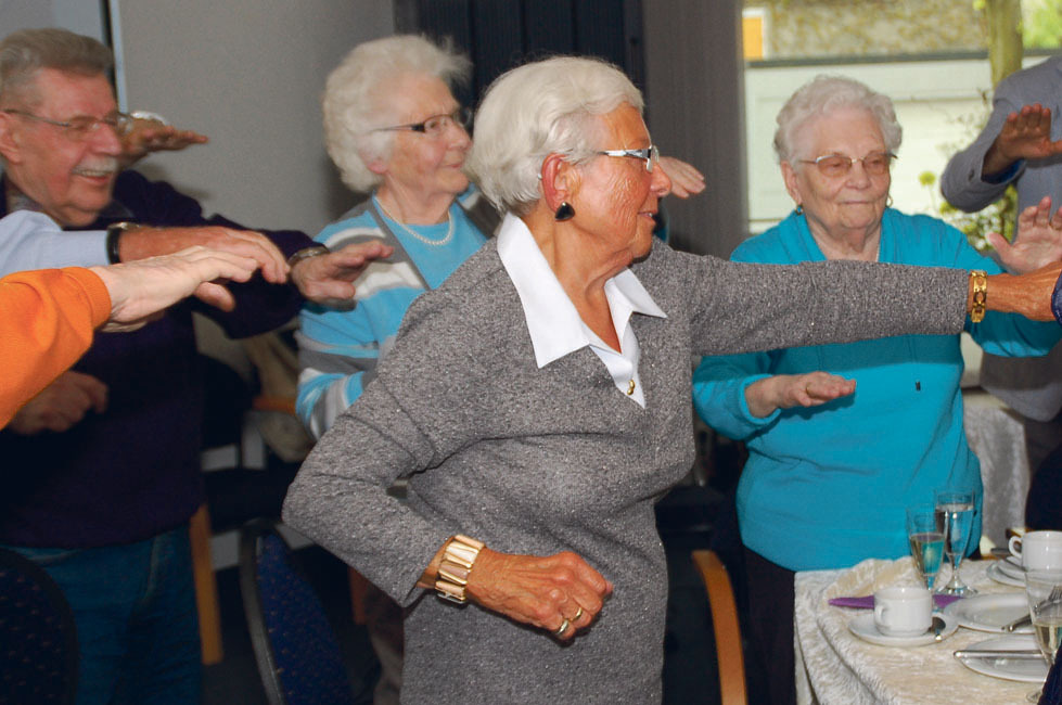 Aktiv und sportlich bleiben, darauf legen die Mitglieder des Sports für betagte Bürger wert. Das Foto zeigt die über 85-jährigen Vereinsmitglieder beim letzten Treffen Anfang April.