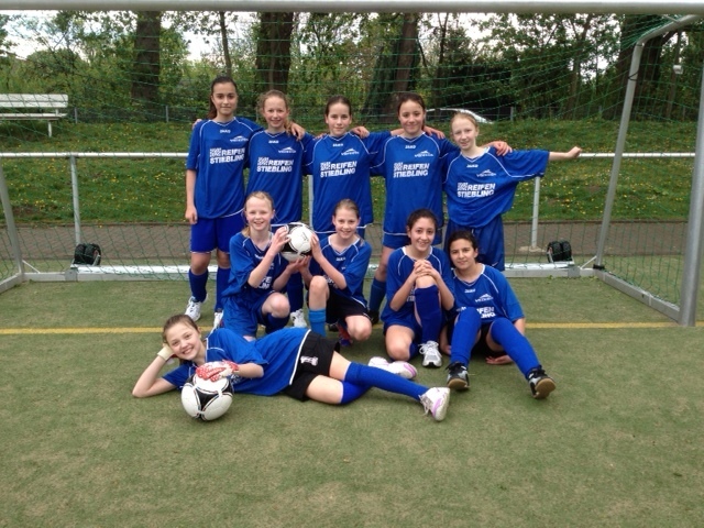 Foto: obere Reihe von links: Meltem Basan, Jasmin Schramm, Amelie Crede, Melissa Hollstein, Julia Niebuhr
untere Reihe von links: Malin Henneberger, Marie Gallwitz, Esra Peker, Berivan Aydi , Tor: Anastasia Gerter