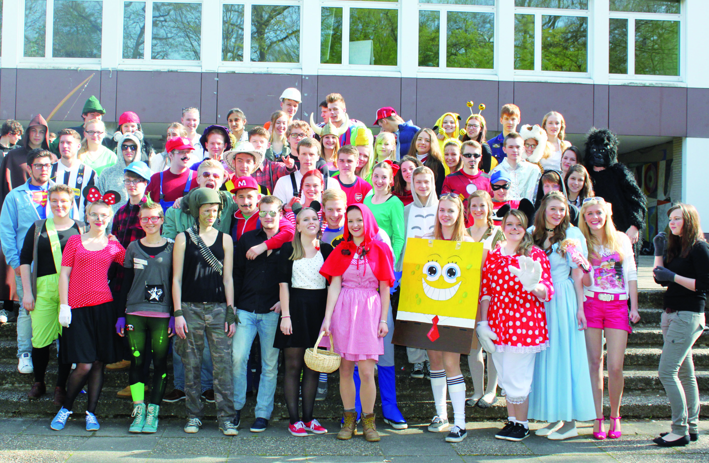 Zu dem Motto Kinderhelden ließen sich die Abiturienten des Langenberger Gymnasiums einiges einfallen: Von Biene Maja, Sponge Bob oder Barbie über Bob der Baumeister oder Pippi Langstrumpf bis hin zu Superman oder Micky Mouse war alles dabei.Foto: PR