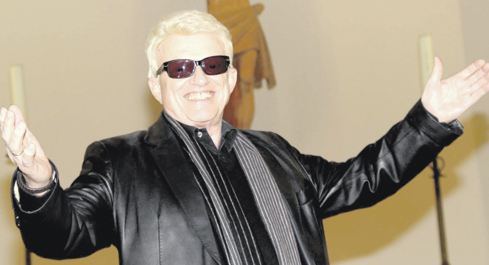 Heino ist mit dabei, singt und spendet Haselnusstorten. Foto: Siegel