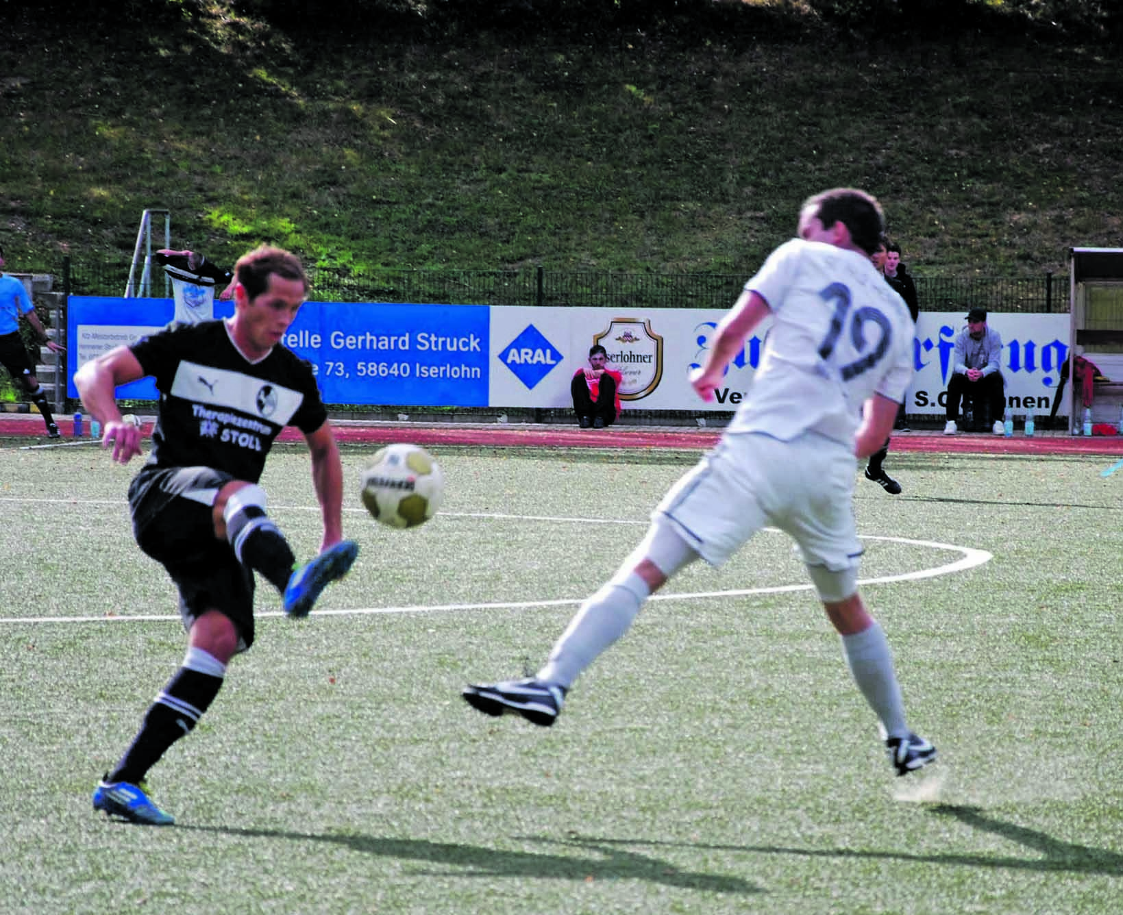 Patrick Drzymalla (links) brachte den SVH nach einer Stunde in Führung. FOTO: Peter Mohr