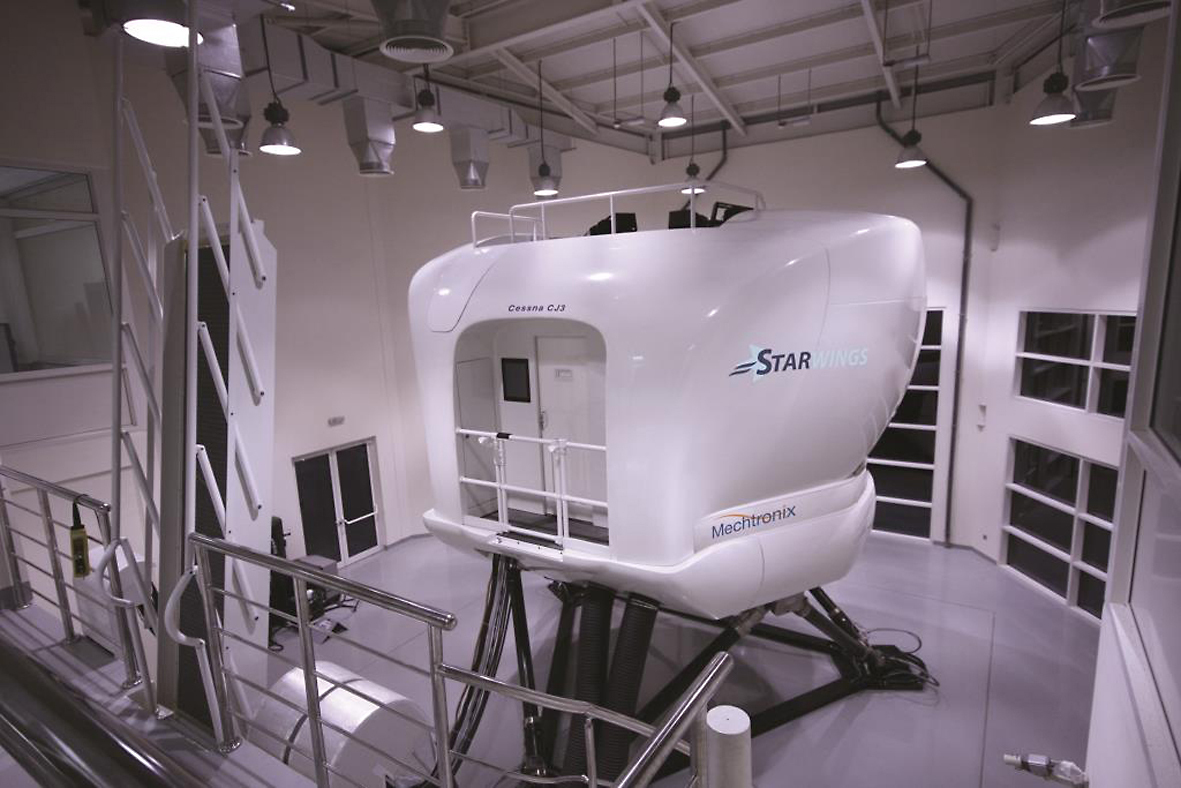Eine Fotomontage vermittelt einen ersten Eindruck vom europaweit einmaligen Flugsimulator der Star Wings Dortmund GmbH.