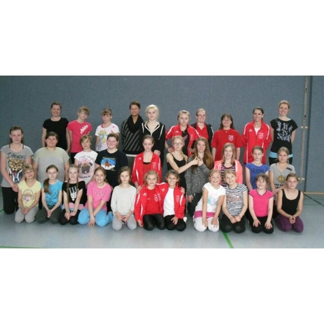 Alle Teilnehmer des Gardeworkshops der BRK Jugend mit Dozentin Elisa von Tanzworkshop.de