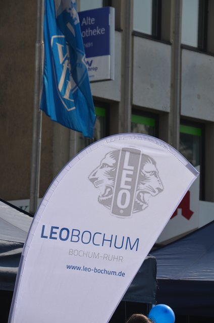Die Bochumer Lions- und Leo-Clubs veranstalten mehrmals jährlich sogenannte Activities zur Generierung von Spenden für wohltätige Organisationen oder zur direkten Unterstützung von älteren, armen oder erkrankten Mitmenschen.