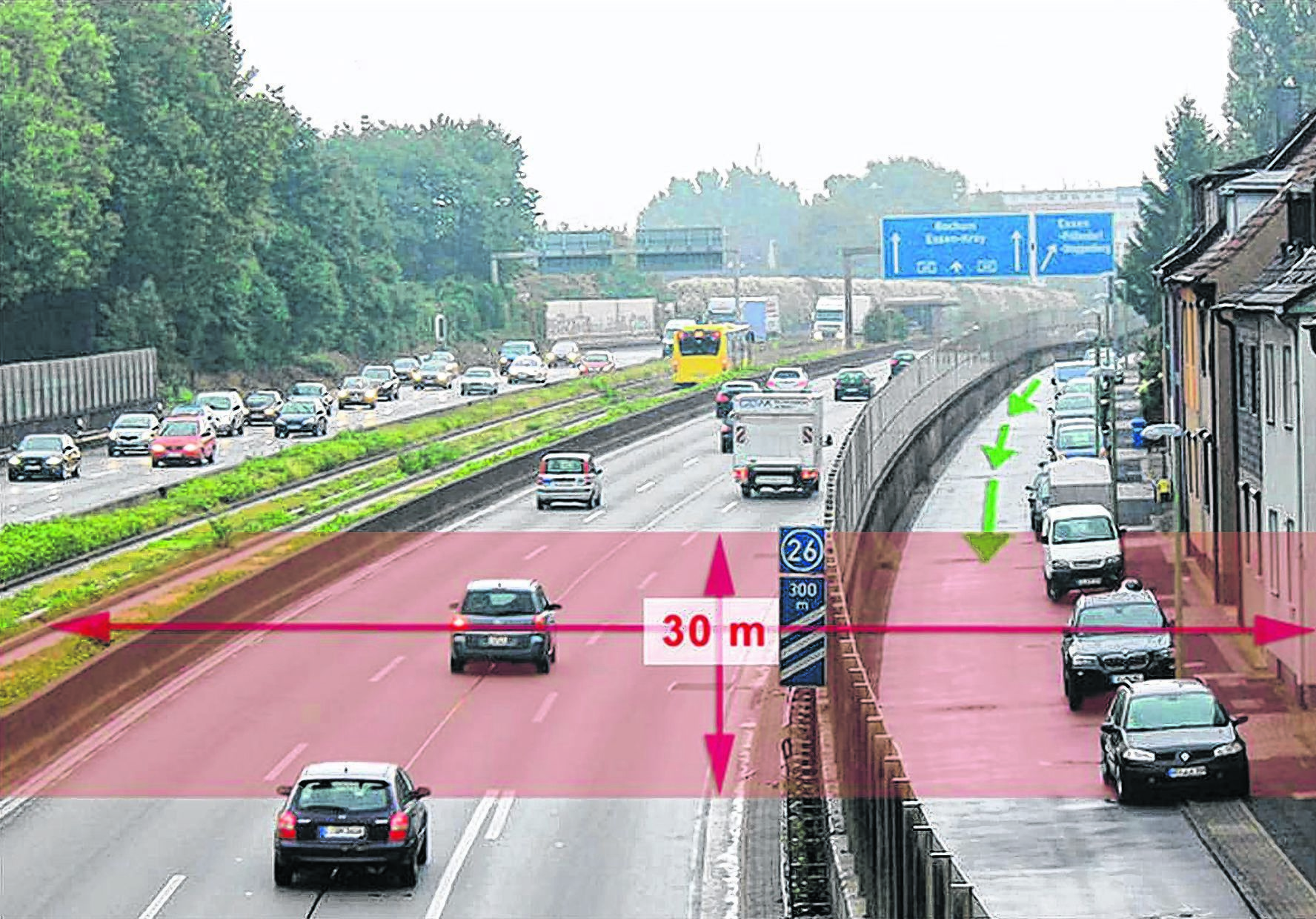 Hier wird gesperrt: die A 40 bei Frillendorf in Richtung Dortmund. Rechts die Huckarder Straße.