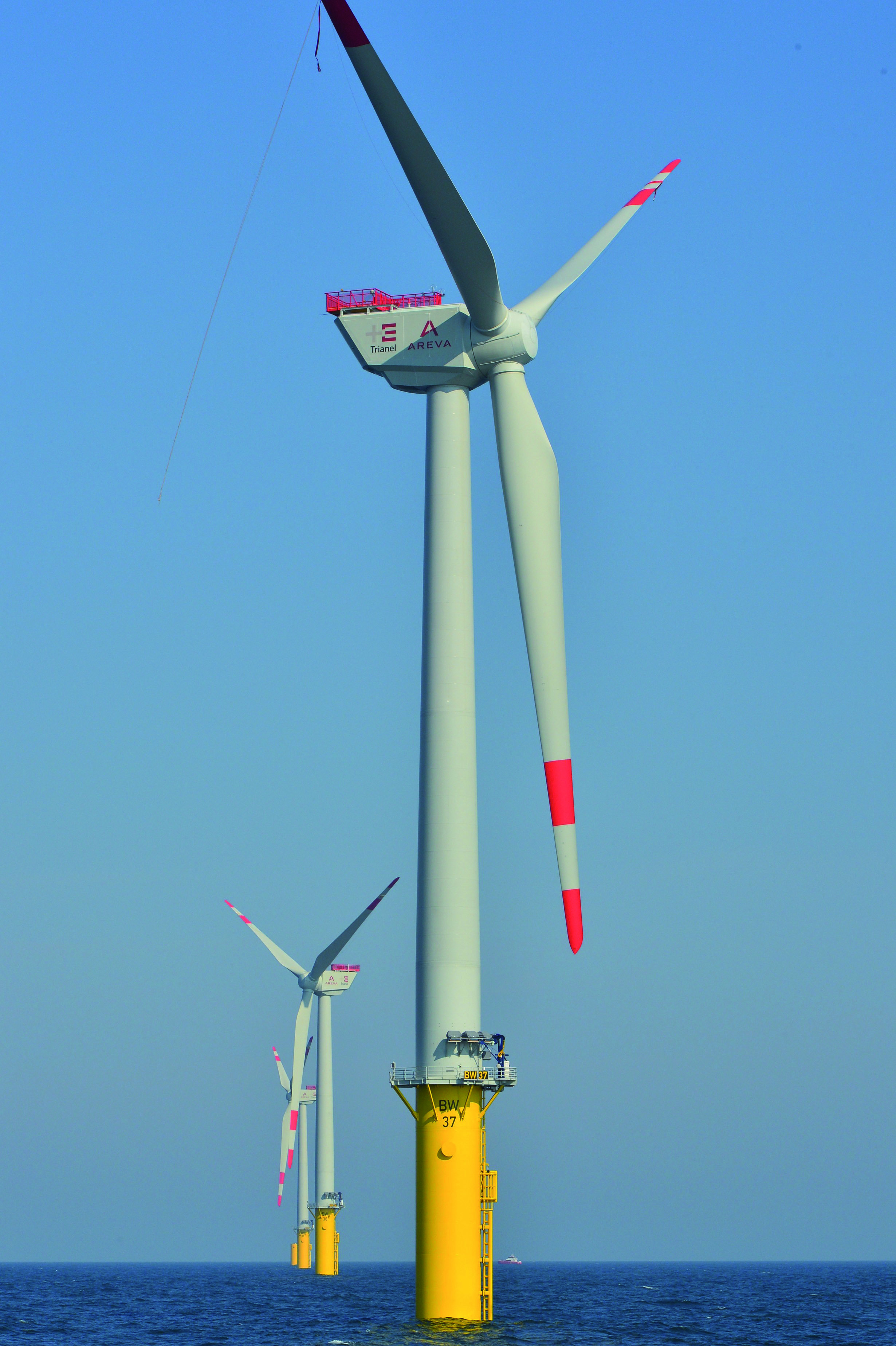 25 der 40 Windkraftanlagen des Trianel Windparks vor der Küste Borkums sind inzwischen vollständig errichtet.