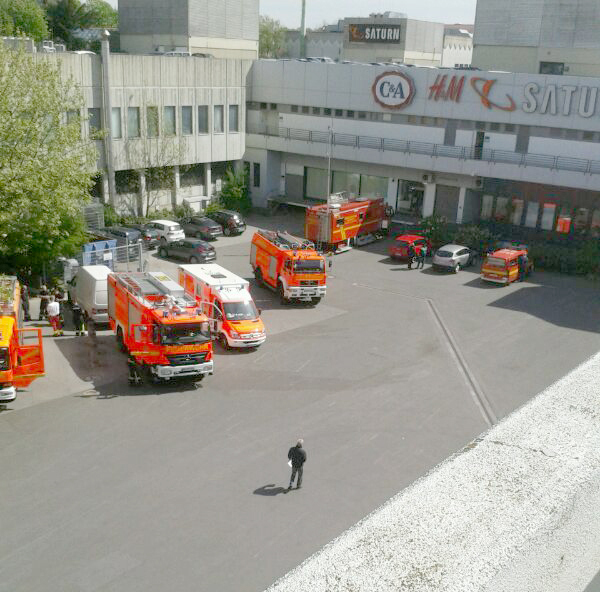 Über 30 Feuerwehrleute waren am Donnerstag nach der Verpuffung im Einsatz.