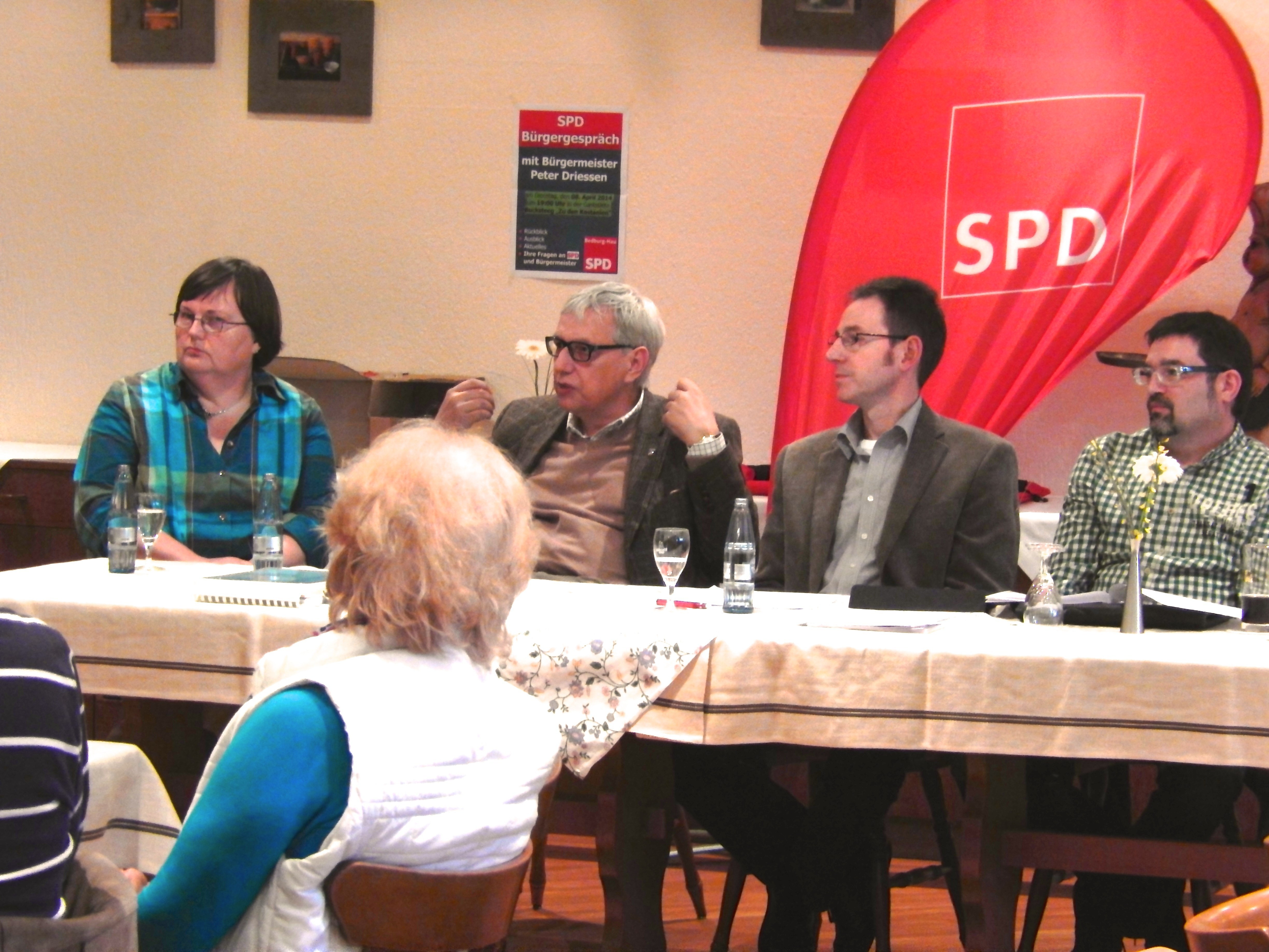 Die SPD Bedburg-Hau diskutierte intensiv und engagiert zusammen mit Peter Driessen über die vielfältigen Gemeindeentwicklungen.