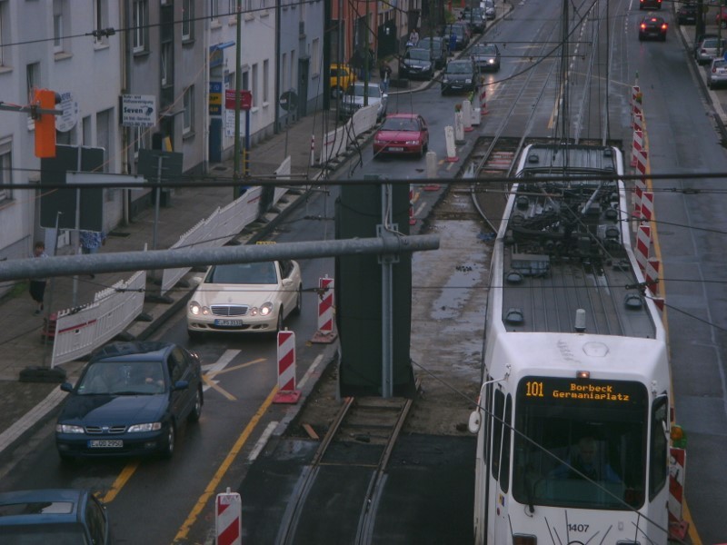Nur die Erneuerung von Schienen, das reicht für einen guten Strassenbahnverkehr nicht. Mehr eigene Trassen im Strassenraum und vor allem eine Erweiterung der Schienenstrecken in den nördlichen Kruppgürtel hinein können erst den Schritt nach vorn bringen.