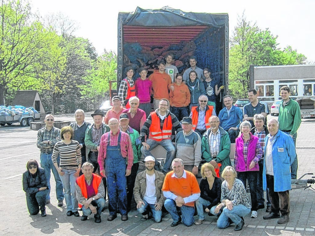 Sechs Stunden brauchte es, um den LKW zu befüllen Foto: privat