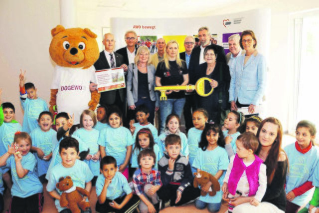 Die Kinder sind schon eingezogen, jetzt gab es die offizielle und symbolische Schlüsselübergabe in der neuen Kita in der Nordstadt.