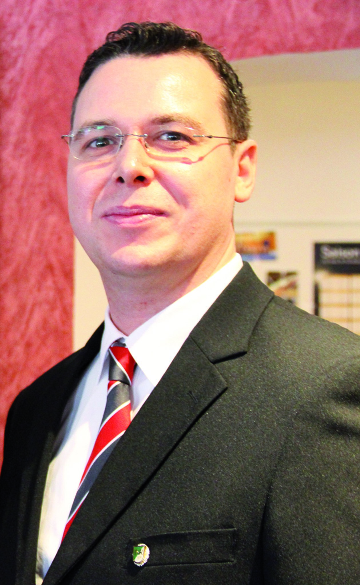 Sechs Statements von Bürgermeisterkandidat Lazar Simikic (SLB) - Velbert