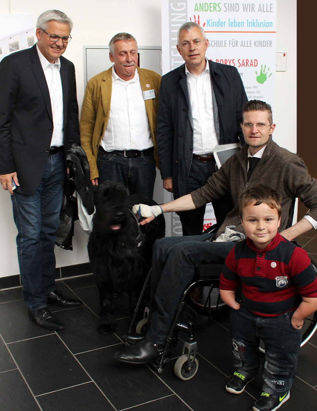 Der Bundestagsabgeordnete Hubert Hüppe, der Vorsitzende der Sozialpädagogischen Initiative Unna e.V. Jochen Brennecke, der Behindertenbeauftragte des
Bundeslandes Nordrhein-Westfalen Norbert Killewald und der Sprecher der Selbsthilfegruppen im Kreis Unna Christian Baran