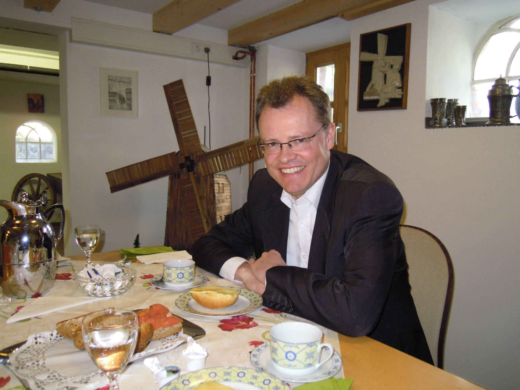 Kandidat privat in der Mühlenstube: Dr, Michael Heidinger hatte zu einer kleinen Vesper eingeladen.