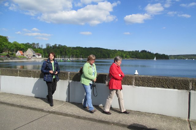 Spazieren, reden... wohlfühlen...auf der Staumauer...