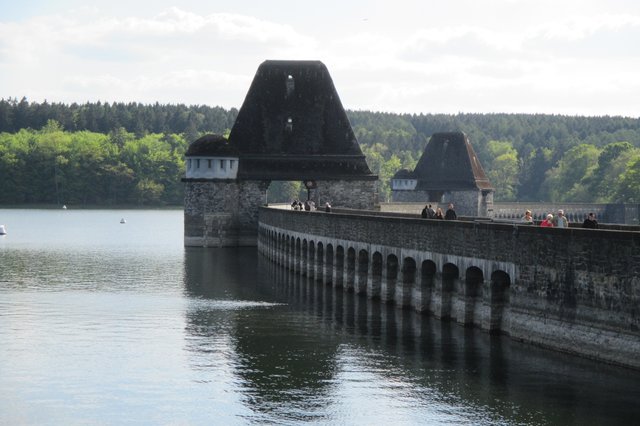 Staumauer am späten nachmittag...
