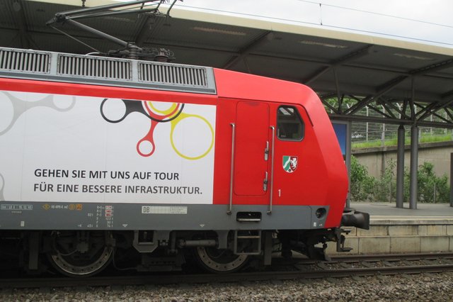 ...in Düsseldorf... ein RE- "Hinterteil" ...