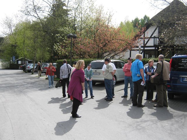 ...und ganz selten auch einmal unterwegs mit dem AUTO, des Deutschen liebstes Kind ... meist allerdings nur als BEIFAHRER...wie HIER...im April 2012 ... nah...ratet mal´, WO das war...!?!?!