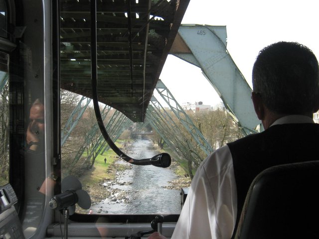 Unterwegs... mit der SCHWEBEBAHN...