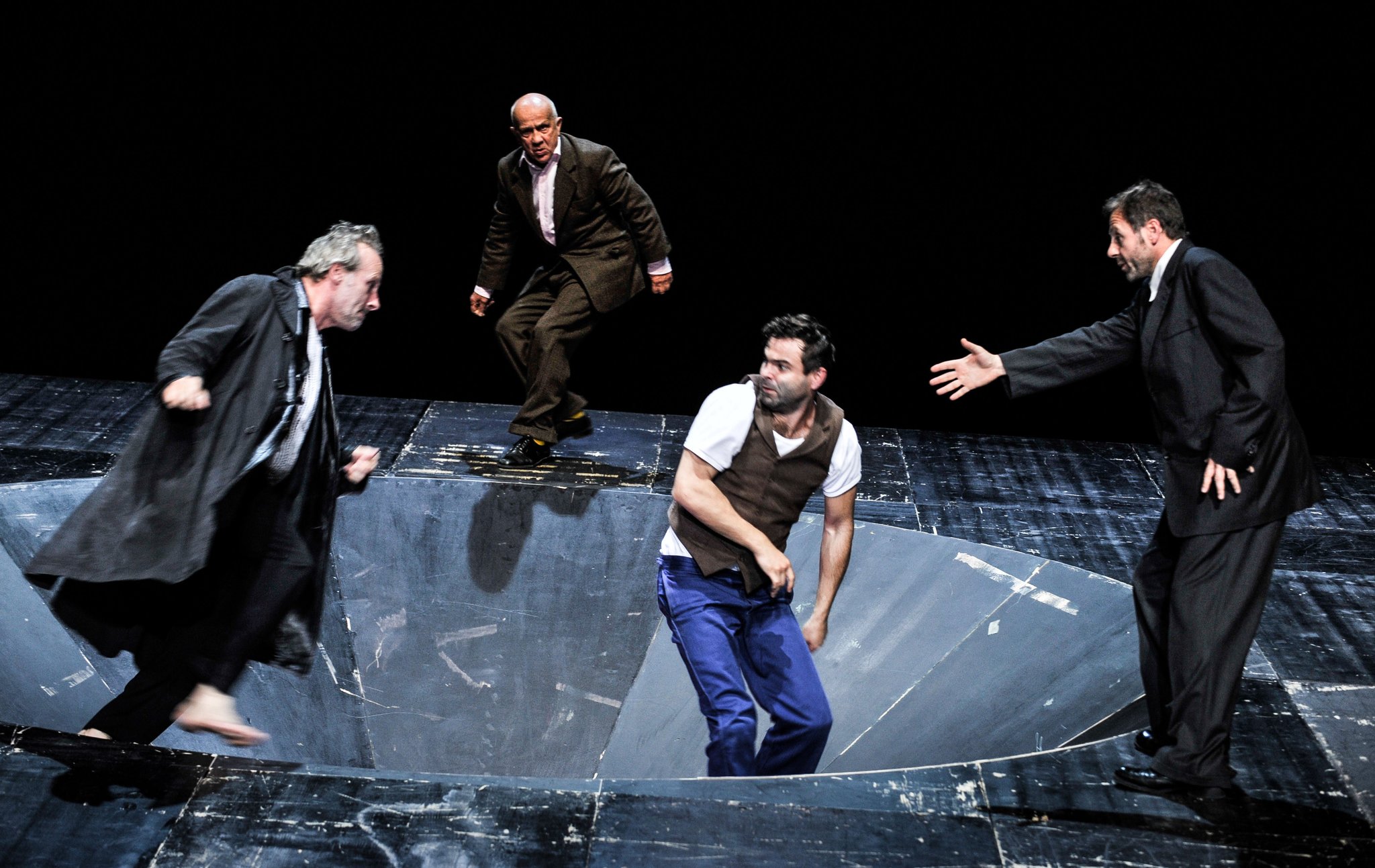 Warten erwarten abwarten различия. Немецкий warten auf. Warten auf. Warten. Бенно фюрманн в молодости.