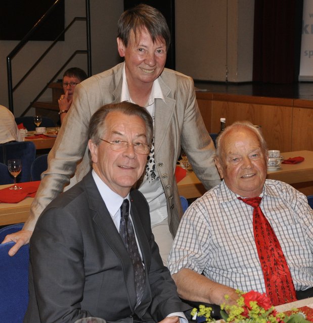 Der langjährige Kreis Klever Bundestagsabgeordnete Helmut Esters (r.) mit Franz Müntefering und Barbara Hendricks