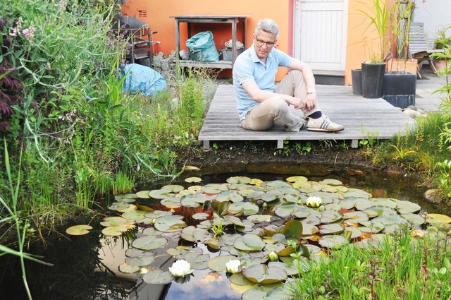Ein Garten ohne Teich - das war zu langweilig. Felix half beim Aushub.