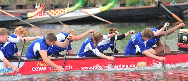 14. Day of Dragons im Dattelner Hafenbecken. Foto: Krusebild