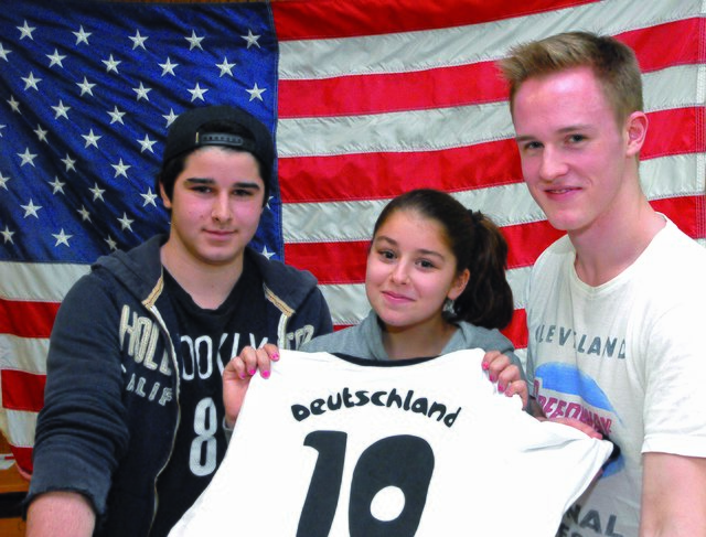Während es Michael (l.) und Gabi Litwak mit den USA halten, steht Max Schmitz klar hinter der Löw-Elf.