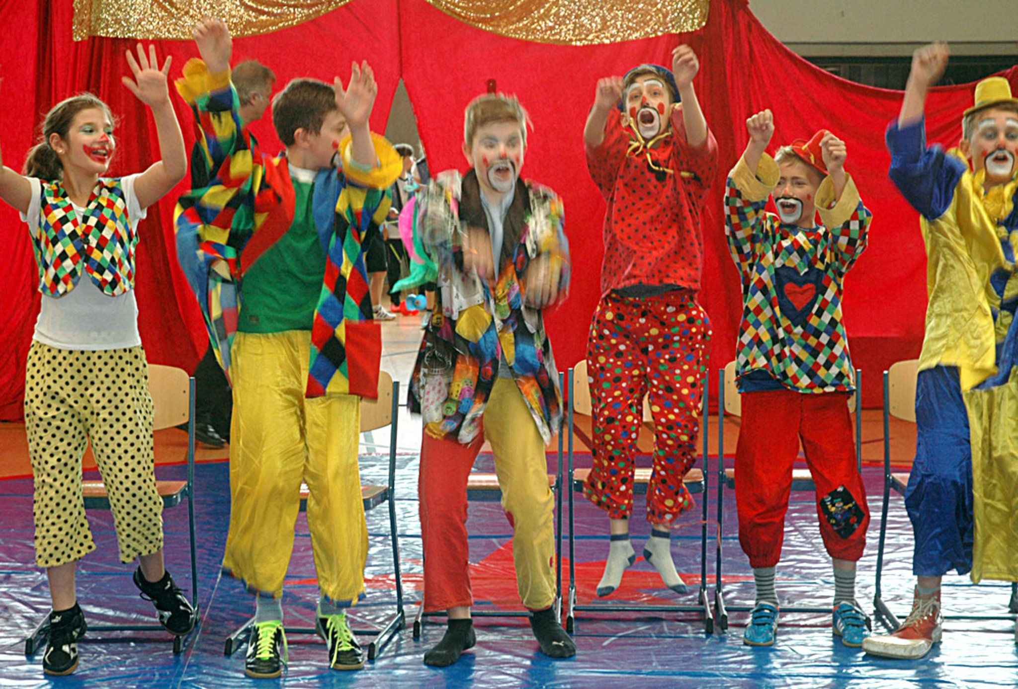 Riesener-Gymnasium: Clowns und Artisten als Begrüßungskomitee - Gladbeck