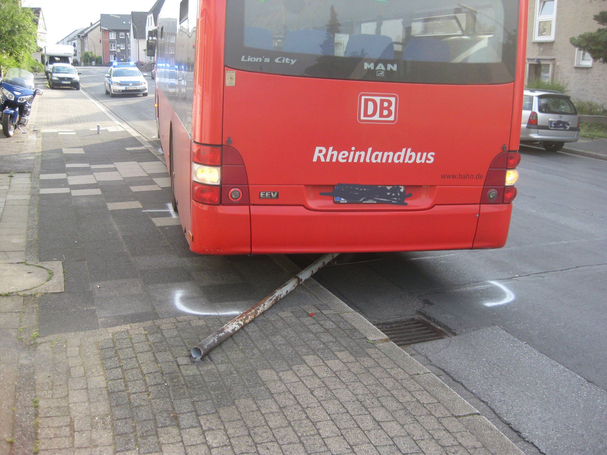 Busfahrer Kollabiert Am Steuer 900 Euro Sachschaden Velbert