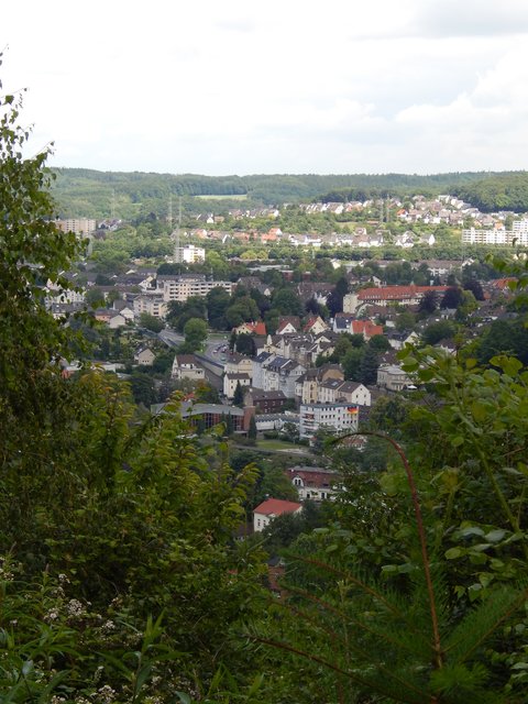 Blick auf d.Hohenlimburg! Schwimmbad;  die Straße: Im Klosterkamp; Im Hintergrund muss es Elsay, Reh und Kley sein