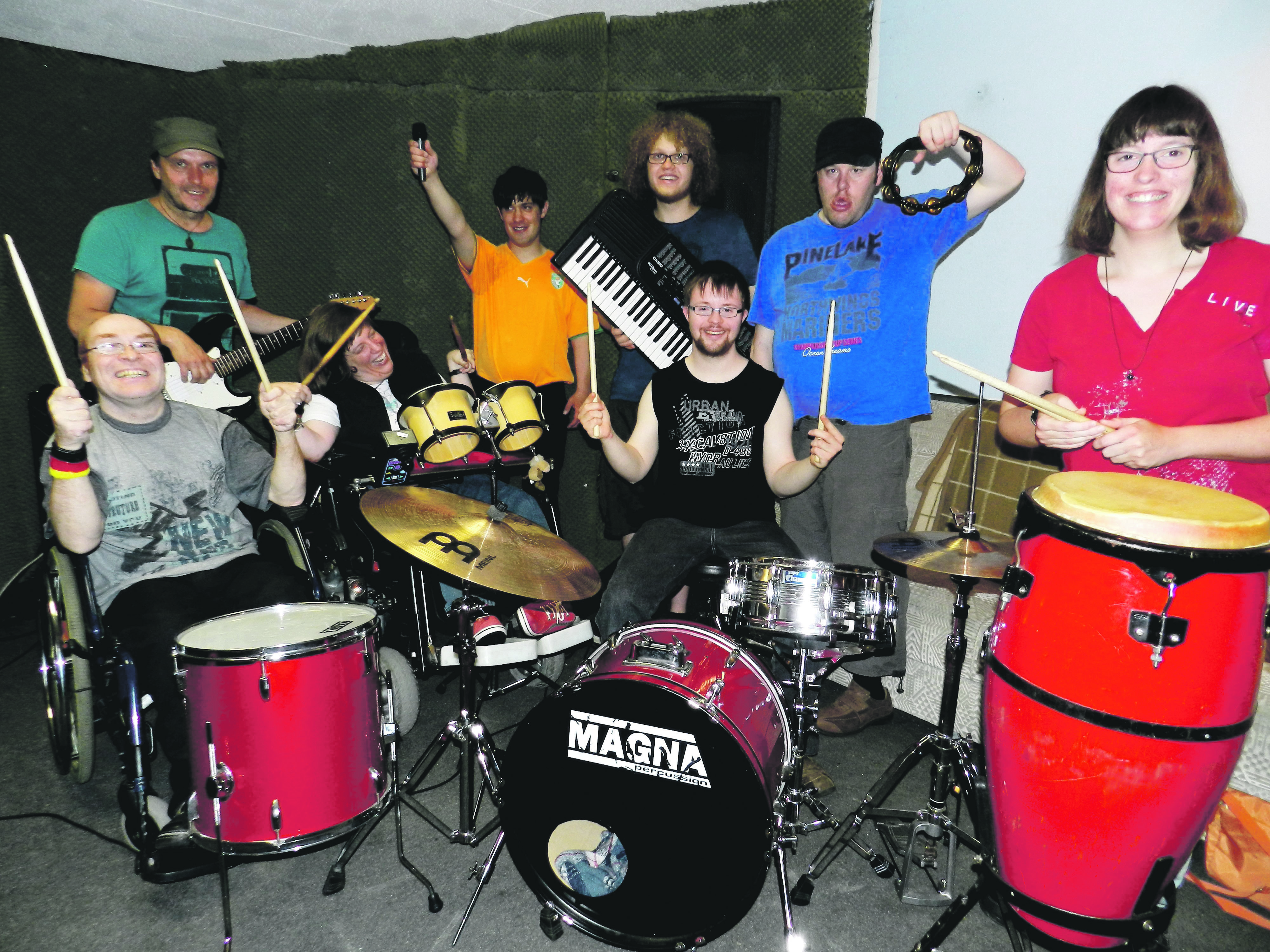 Die Band „10.000 Blumen“ (v.l.): Uwe, André, Andrea, Robert, Jann, Bernd, Patrick und Kirsten.