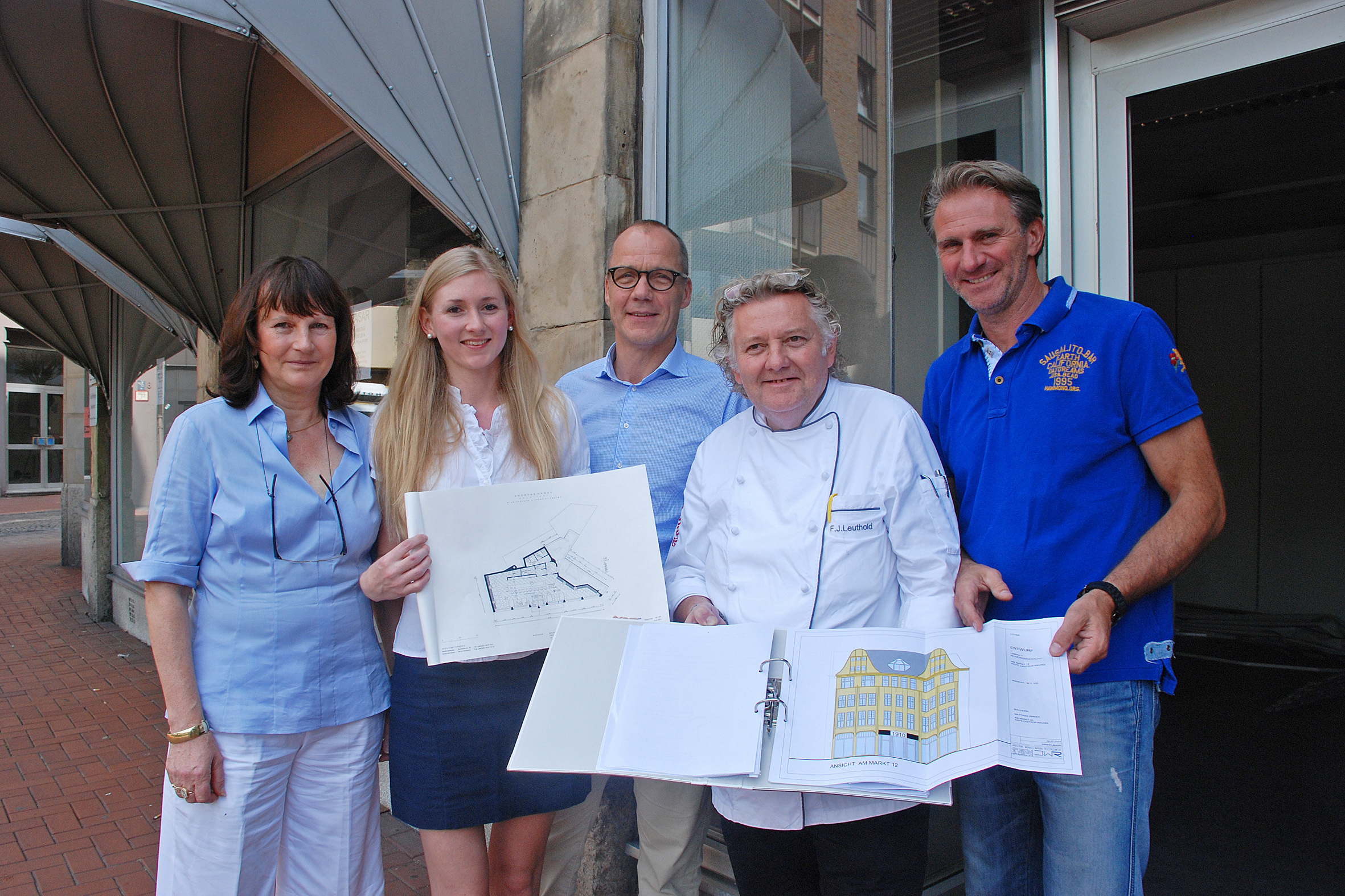 Marion Leuthold (v.l.), Lilli Leuthold, Matthias Zimmer, Bubi Leuthold und Architekt Thomas Ruttkowski freuen sich über die neue Gastronomie.