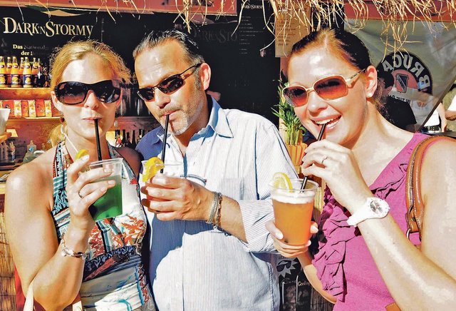 Urlaubsstimmung mitten in Hombruch. Ab Donnerstag gibt es tropische Cocktails auf dem Marktplatz.