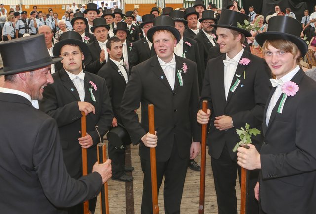 Ludger Halswick siegt im Büdericher Königsduell Wesel