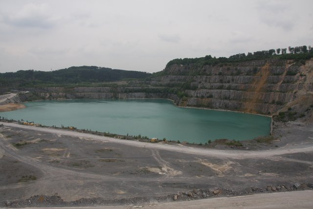 "Tag des offenen Steinbruchs" Blaue Lagune im Steinbruch Rheinkalk