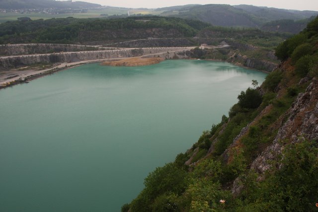 "Tag des offenen Steinbruchs" Blaue Lagune im Steinbruch Rheinkalk