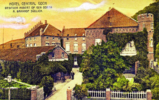 Diese kolorierte Postkarte aus dem Jahre 1909 zeigt das Hotel Central aus der Blickrichtung Ecke Brückenstraße/Clever Chaussee. Repro: Stadtarchiv Goch