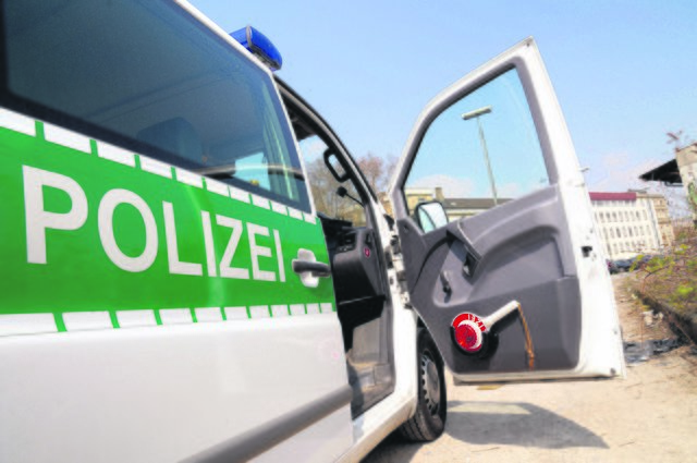 Die Polizei fahndet nach dem Friedhofsräuber. Foto: Bachert/pixelio