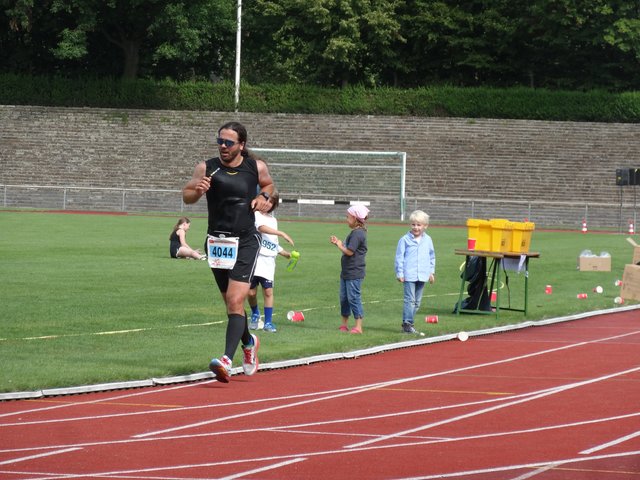 850 Starter beim 11. Gladbecker Sparkassenlauf - Essen-Steele