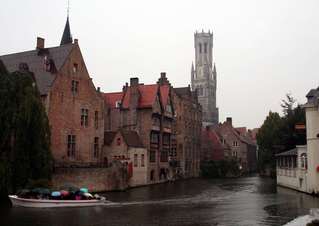 Alle Schirme on Board (Schnappschuss in Brügge)