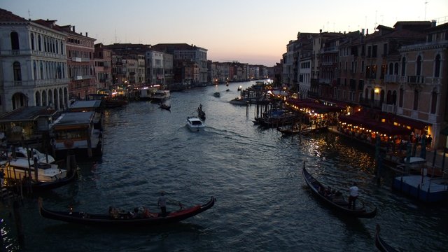 Abendstimmung an der romantischsten Wasserstraße der Welt: Canale Grande Venedig